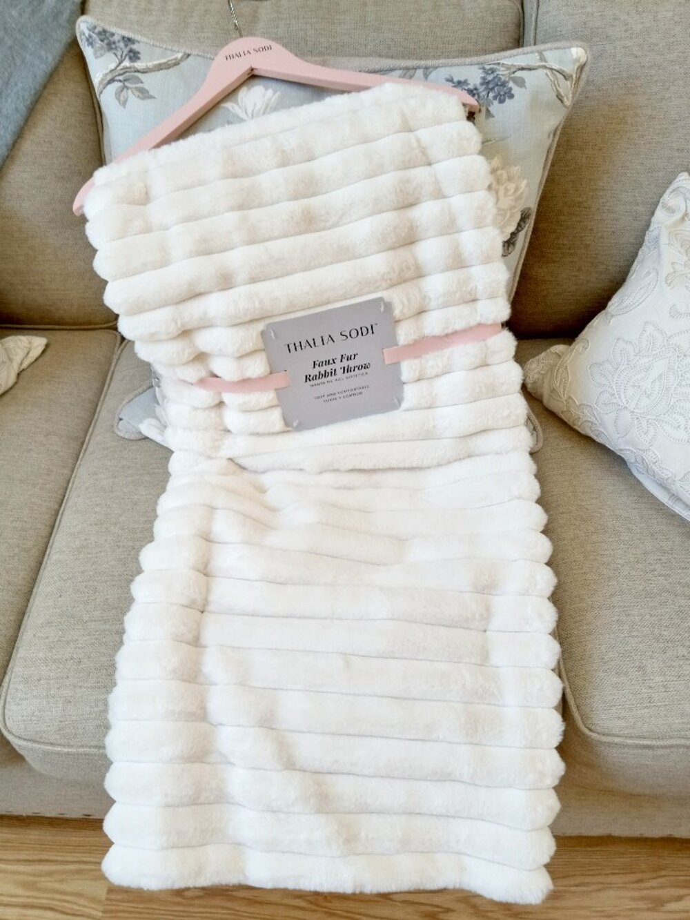 NEW! GORGEOUS 50" x 70" ULTRA PLUSH RIBBED Throw BLANKET
